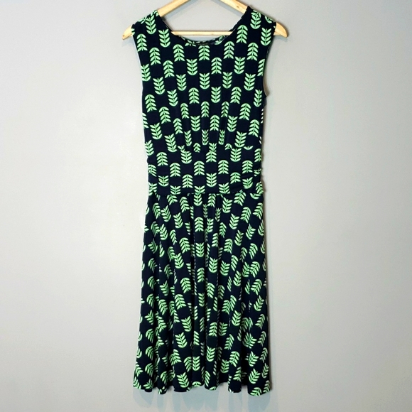 Ann Taylor Dresses & Skirts - Ann Taylor Sleeveless Dress 0 Blue Green Leaf Print Liquid Knit Classic